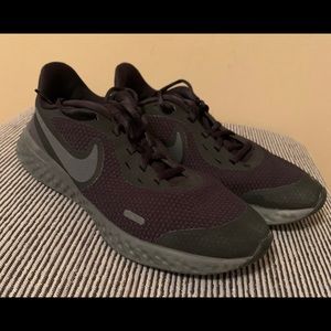 Nike Boy’s Big Kid Revolution Running Shoes